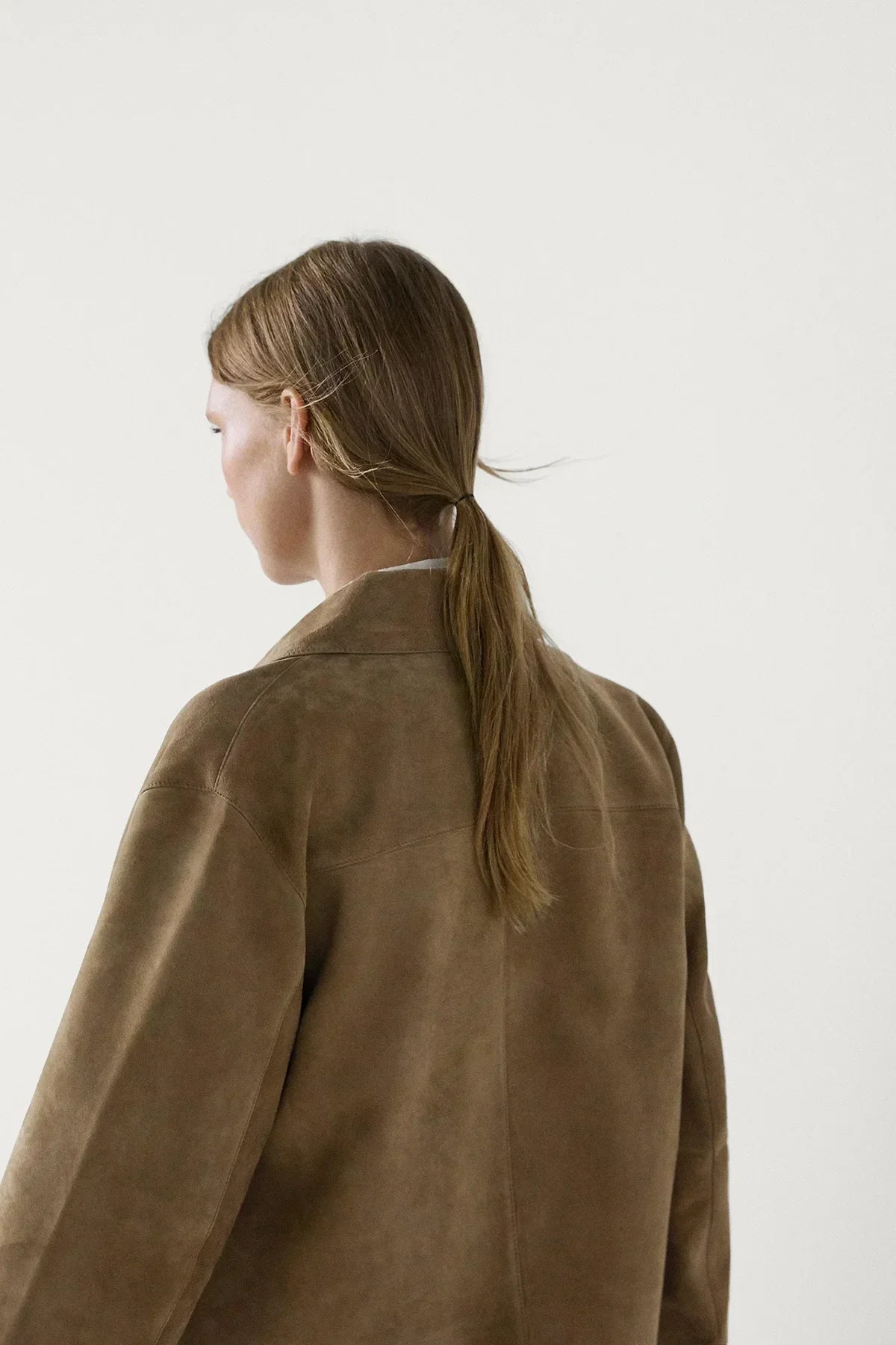 Getailleerd suede damesjasje