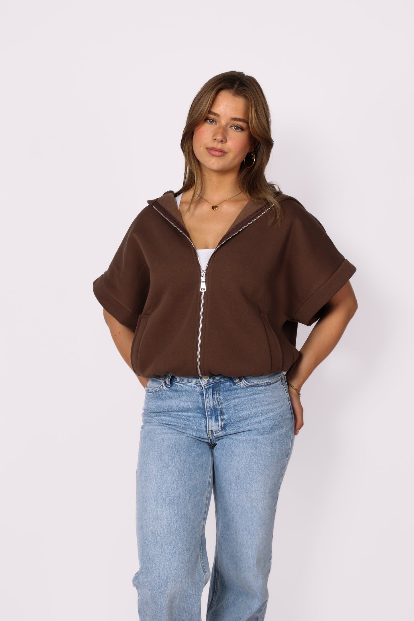 SLEEVELESS HOODIE - BROWN